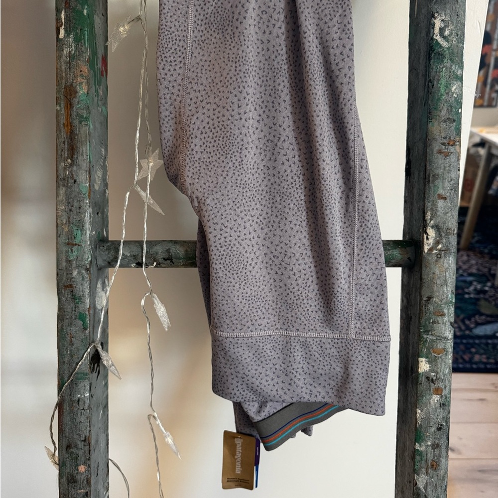 Women’s capilene leggings.